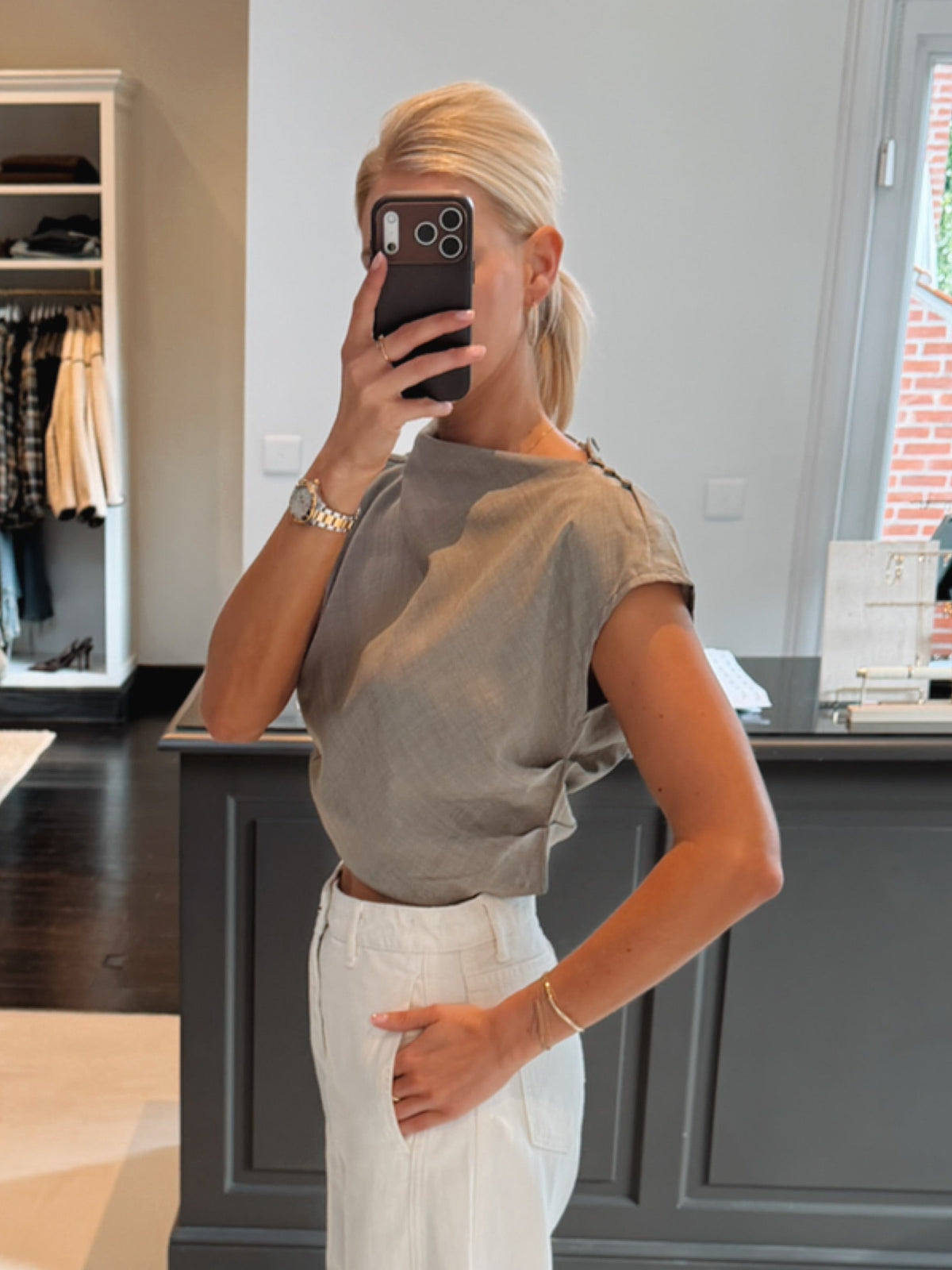 Mila Top Off-shoulder Taupe