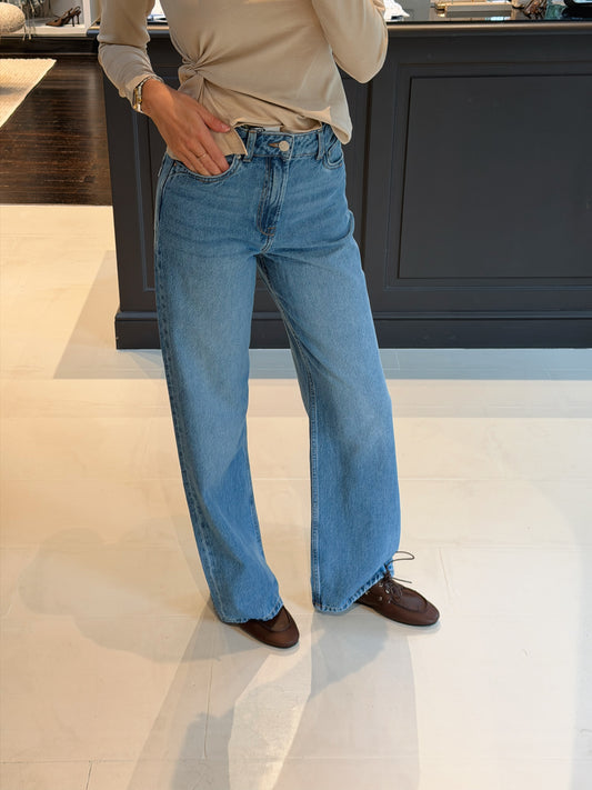 Bonnye Jeans With Scarf