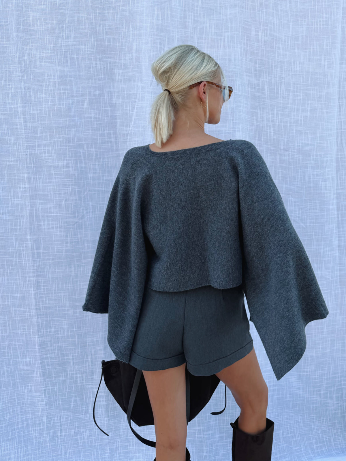 Jeanne Pull Grey