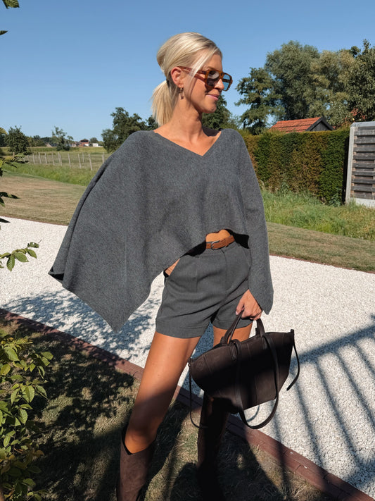 Jeanne Pull Grey