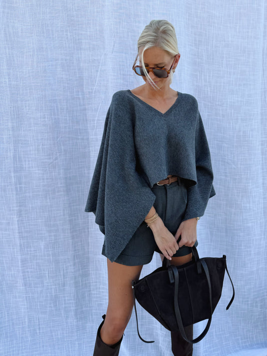 Jeanne Pull Grey