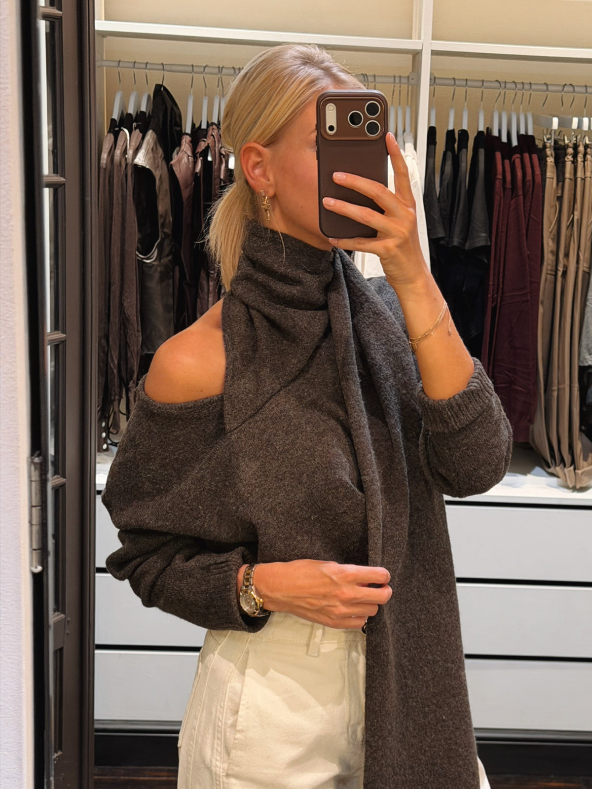 Tess Pull Brown